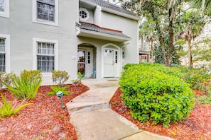 Exterior - Dog-friendly ,golf course views, pool,beach nearby (Hilton Head)