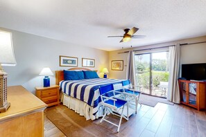 WiFi, bed sheets - Family-Friendly Condo with Shared Pool & Al Fresco Dining - Dogs Welcome (Hilton Head)