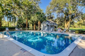 Pool - Family-Friendly Condo with Shared Pool & Al Fresco Dining - Dogs Welcome (Hilton Head)