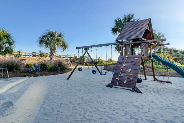 Children’s area - Tropical Condo with Pool, Hot Tub, Lagoon Views from Balcony - Beach Access (Hilton Head)