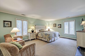 Iron/ironing board, WiFi, bed sheets - Classic Ranch-Style with Private Pool & Spa, Near the Beach (Hilton Head)