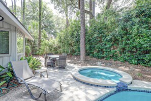 Outdoor dining - Classic Ranch-Style with Private Pool & Spa, Near the Beach (Hilton Head)