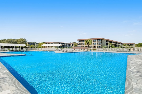 Pool - 1st-floor condo near the beach with pool, tennis, balcony, gym, streaming, W/D (Hilton Head)