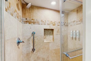Shower, towels - Delightful Condo with WiFi, Pool, Tennis - Beach Across the Street (Hilton Head)