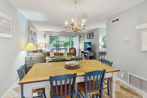 Dining - Delightful Condo with WiFi, Pool, Tennis - Beach Across the Street (Hilton Head)