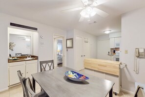 Dining - Coastal Retreat with Patio, Shared Pools, Tennis & Playground - Walk to Beach (Hilton Head)