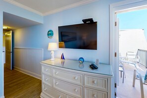 Interior - Exquisite oceanfront top-floor condo has the feel of paradise on earth (Hilton Head)