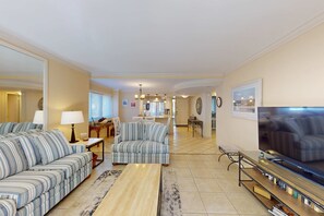 TV - A Quiet Beach Getaway with Pools, Hot Tub, Tennis Courts, and Private Patio (Hilton Head)