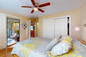 Desk, iron/ironing board, WiFi, bed sheets - Inviting Condo with pool, tennis court and close to Coligny Plaza and Beach (Hilton Head)