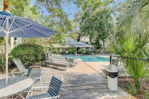 Pool - Inviting Condo with pool, tennis court and close to Coligny Plaza and Beach (Hilton Head)