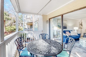 Outdoor dining - Water/golf course-view condo with private deck, on-site pool & hot tub (Hilton Head)