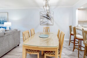 Dining - Water/golf course-view condo with private deck, on-site pool & hot tub (Hilton Head)
