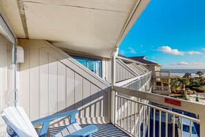 Property grounds - Charming Waterfront Villa with Ocean Views, Private Balcony & Pool — Steps to the Beach (Hilton Head)
