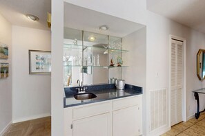 Interior - Lagoon-View Condo with Al Fresco Dining, Shared Pool, Golf Course & Beach Access (Hilton Head)