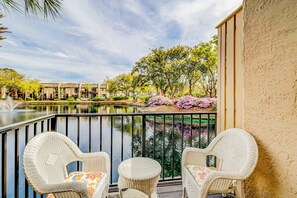Property grounds - Luxurious Condo with Lagoon Views, Shared Pool, Tennis & Playground (Hilton Head)