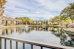 Property grounds - Luxurious Condo with Lagoon Views, Shared Pool, Tennis & Playground (Hilton Head)