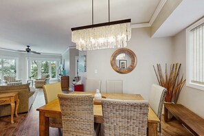 Dining - Spacious updated oceanfront condo with shared pools, hot tub & beach access (Hilton Head)