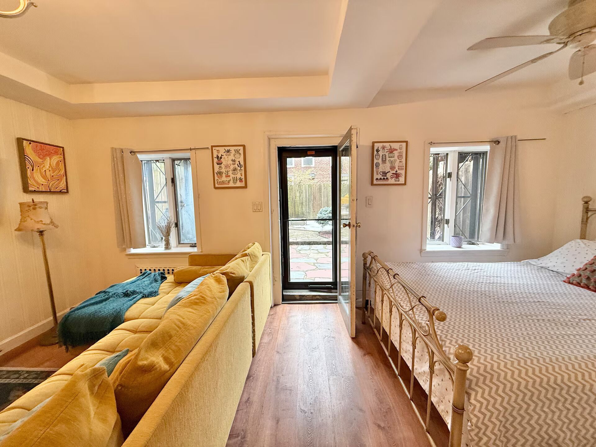 1 slaapkamer, een strijkplank/strijkijzer, gratis wifi, beddengoed