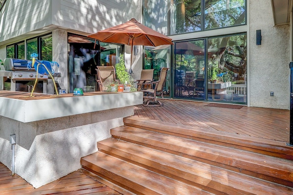 Terrace/patio - 2-story house with private heated outdoor pool, stunning views & foosball (Hilton Head)