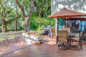 Outdoor dining - 2-story house with private heated outdoor pool, stunning views & foosball (Hilton Head)