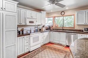 Fridge, microwave, oven, stovetop - 2-story house with private heated outdoor pool, stunning views & foosball (Hilton Head)