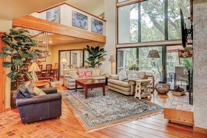 TV, DVD player, table football, stereo - 2-story house with private heated outdoor pool, stunning views & foosball (Hilton Head)