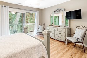 Desk, iron/ironing board, WiFi, bed sheets - Bright & Beachy Dog-Friendly Villa w/ Fast WiFi, Central A/C, & a Shared Pool (Hilton Head)