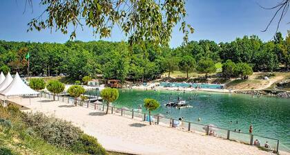 Monclar Escape With Tennis & Shared Pool