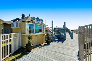 Property grounds - 1st floor condo with  balcony, pools, tennis & close to beach (Hilton Head)