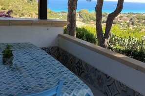 Outdoor dining - Panoramic Costa Rei (MURAVERA CA)