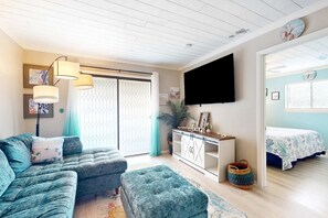 WiFi, bed sheets - 3rd Floor Villa with Private Washer & Dryer, Central AC - Shared Pools (Hilton Head)