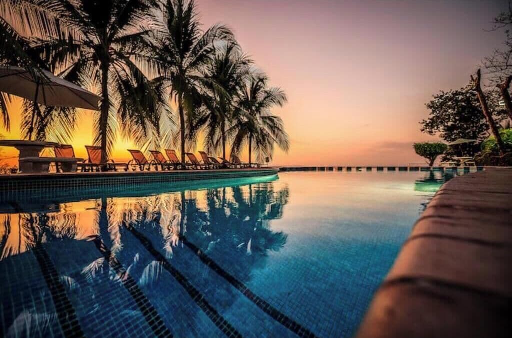 Outdoor pool, a heated pool
