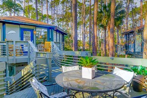 Outdoor dining - lofted villa with private deck, streaming, & W/D - near Harbour Town (Hilton Head)