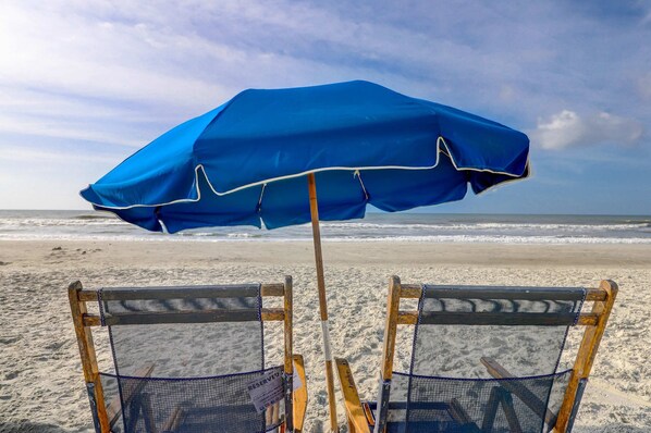 Beach nearby - Inviting villa with pool, tennis, & balcony - close beach access (Hilton Head)