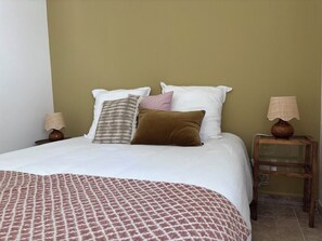 4 bedrooms, iron/ironing board, WiFi, bed sheets - Villa Solaya - Private Pool in Isle-sur-la-Sorgue (L'Isle-sur-la-Sorgue)
