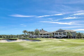 Golf - Second-Floor Condo with WiFi, Pool, Golf Course Views - Near the Beach (Hilton Head)