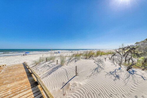 Second-Floor Condo with WiFi, Pool, Golf Course Views - Near the Beach