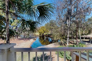Property grounds - Homey second-floor villa with admittance to shared pool and close to beaches (Hilton Head)