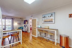 Interior - Charming Condo 1 block from Coligny Plaza with on-site pool, balcony, & W/D (Hilton Head)