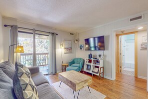 TV, offices - Charming Condo 1 block from Coligny Plaza with on-site pool, balcony, & W/D (Hilton Head)