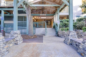 Property grounds - Quiet Hideaway with Pools, Hot Tub, Tennis & Easy Beach Access (Hilton Head)