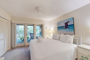 Iron/ironing board, WiFi - Lovely house with gourmet kitchen, screened porch, & open deck (Hilton Head)