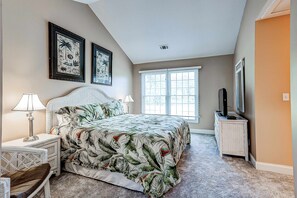 Iron/ironing board, WiFi, bed sheets - Intimate, Yet Spacious Villa with Shared Pool and Tennis - Walk to the Beach (Hilton Head)