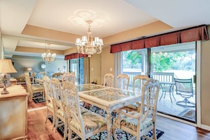 Dining - Roomy Two-Story Villa with Two Pools - Minutes to the Beach (Hilton Head)