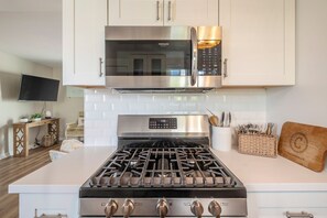 Fridge, microwave, oven, stovetop - Coastal Condo Steps to Beach & Downtown (San Clemente)