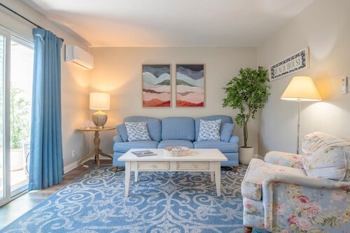 Coastal Condo Steps to Beach & Downtown