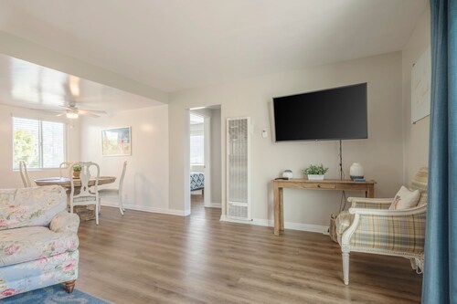 Coastal Condo Steps to Beach & Downtown