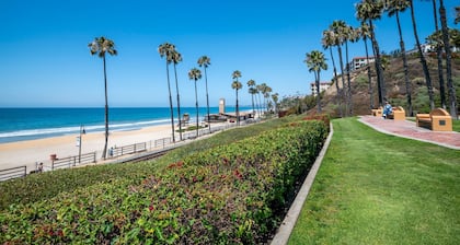 Coastal Condo Steps to Beach & Downtown