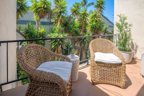 Coastal Condo Steps to Beach & Downtown
