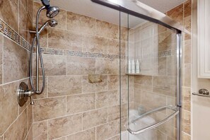 Shower, towels - Elegant Condo with Pool & Hot Tub, Lagoon View & Private Patio (Hilton Head)